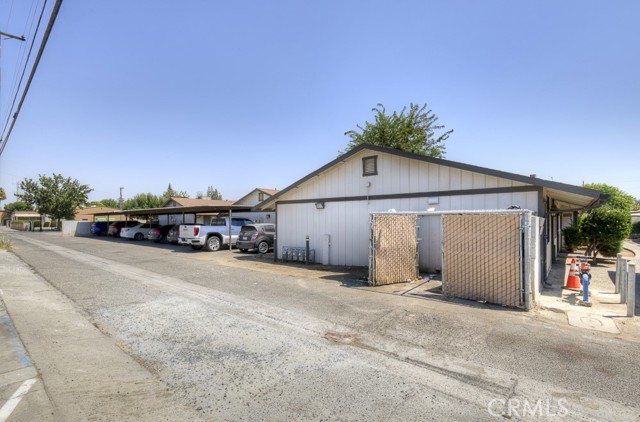408 Trinity Avenue, Chowchilla CA: https://media.crmls.org/medias/eebfe06e-b2ac-4b89-9e06-787891fc71ff.jpg