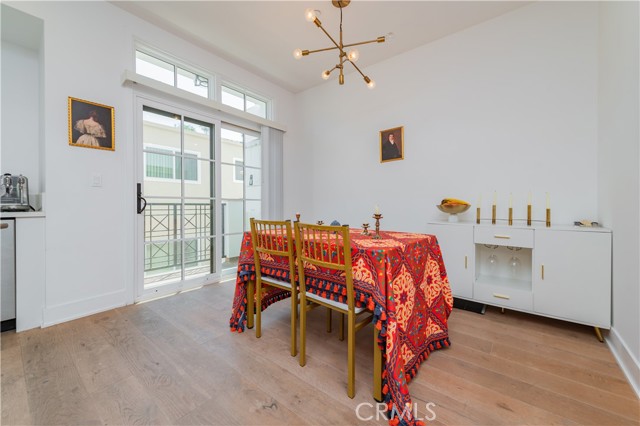288 S Oakland Ave, Pasadena CA: https://media.crmls.org/medias/eec03ddb-7260-4768-8a5e-a693aaef80ae.jpg