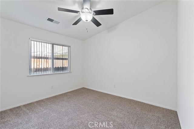 122 East, Madera CA: https://media.crmls.org/medias/eec0460a-d328-4465-9453-409005bb88c8.jpg