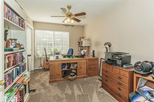 2468 Laverne, Clovis CA: https://media.crmls.org/medias/eec04a2a-ba50-441a-a1dd-7d87e34bc151.jpg