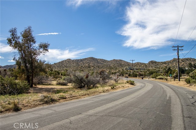 Detail Gallery Image 2 of 20 For 9486 Carmelita Cir, Yucca Valley,  CA 92284 - – Beds | – Baths
