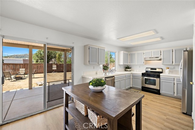 Detail Gallery Image 13 of 45 For 23023 Harbor Seal Ct, Wildomar,  CA 92595 - 4 Beds | 2/1 Baths