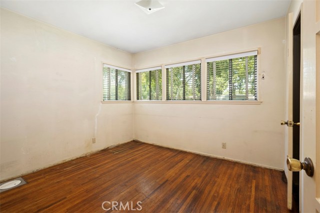 2729 N Studebaker Road, Long Beach CA: https://media.crmls.org/medias/eec18ff9-ebb1-4ca1-9370-5cf89cec19a8.jpg