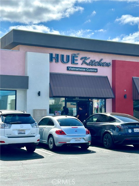 4906 W 5th Street, Santa Ana CA: https://media.crmls.org/medias/eec1fdfd-1b8e-4f4a-a4a9-8a2c095c17eb.jpg