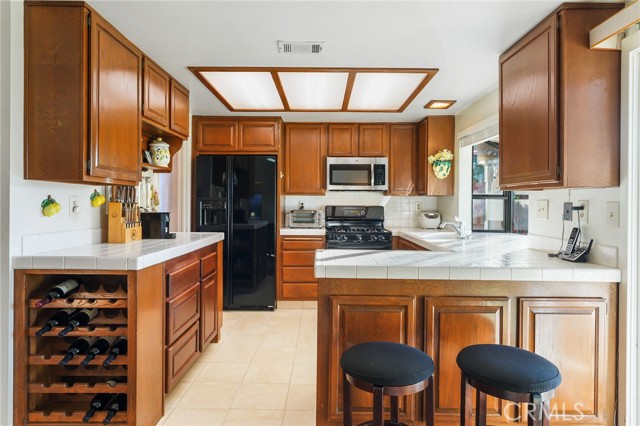 13543 Bear Valley Road, Moorpark CA: https://media.crmls.org/medias/eec2073a-9e41-4fbc-94b9-65eda41ed03d.jpg