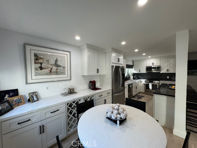 Detail Gallery Image 6 of 35 For 23643 37 Park Capri #37,  Calabasas,  CA 91302 - 3 Beds | 2 Baths