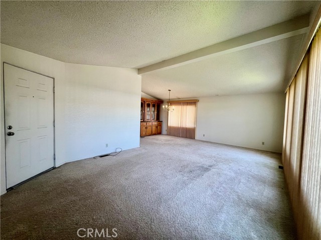 24600 Mountain Ave, Hemet CA: https://media.crmls.org/medias/eec297ed-b4f6-4662-b10b-bae1caea9a58.jpg