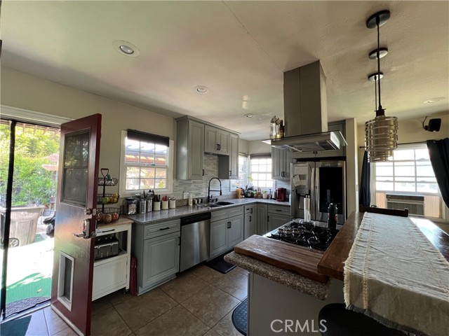 10709 Wheelock Circle, Whittier CA: https://media.crmls.org/medias/eec2eb01-5fa8-4e1a-b3a3-1d987497613d.jpg