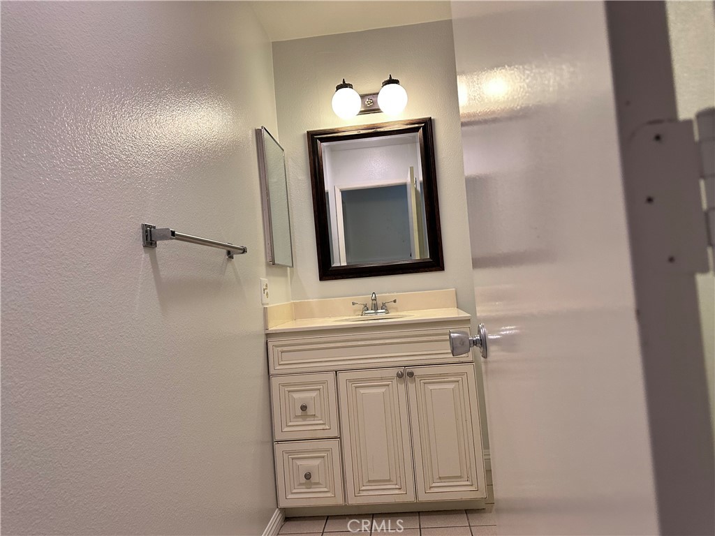 https://media.crmls.org/medias/eec382ac-2933-4c32-8bf5-0de2cbfa06d9.jpg?preset=X-Large