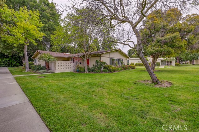 241 Calle Aragon, Laguna Woods CA: https://media.crmls.org/medias/eec399ca-1aec-4fad-893f-2512714ebc3c.jpg