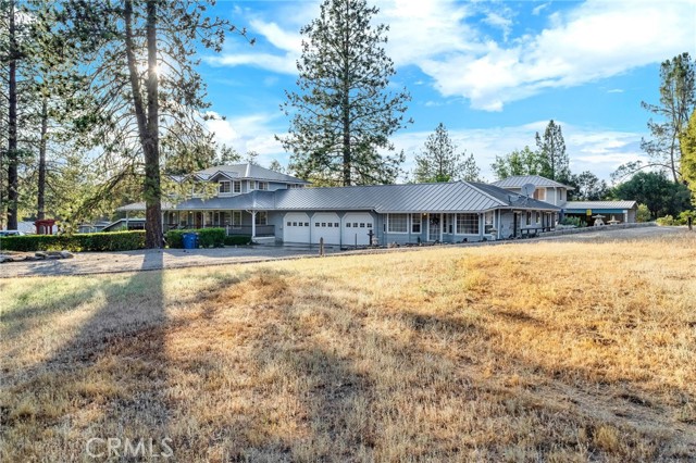 50711 Road 426, Oakhurst CA: https://media.crmls.org/medias/eec3c4c7-69ba-47c9-8c83-997d28d8148e.jpg