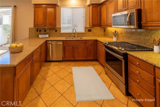 37068 Ascella Lane, Murrieta CA: https://media.crmls.org/medias/eec3d186-d7b0-4159-aa52-36c6b7ca538a.jpg