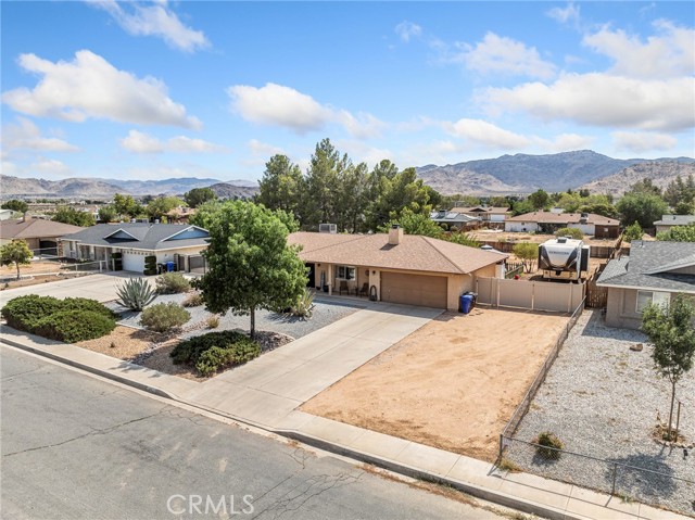 Detail Gallery Image 1 of 40 For 13397 Applewood Rd, Apple Valley,  CA 92308 - 3 Beds | 2 Baths