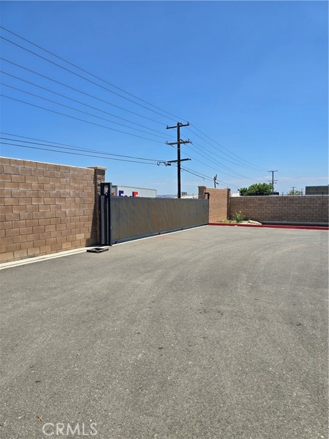 3130 Industrial Drive, Rialto CA: https://media.crmls.org/medias/eec5a98c-9a19-4dad-bed2-53b75976adb6.jpg