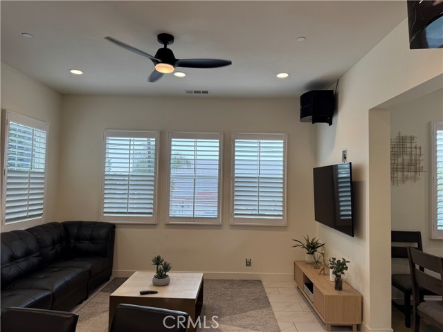 526 W Tribella Court, Santa Ana CA: https://media.crmls.org/medias/eec5bd0b-e86b-4efe-bb7d-3fb5eced68ba.jpg