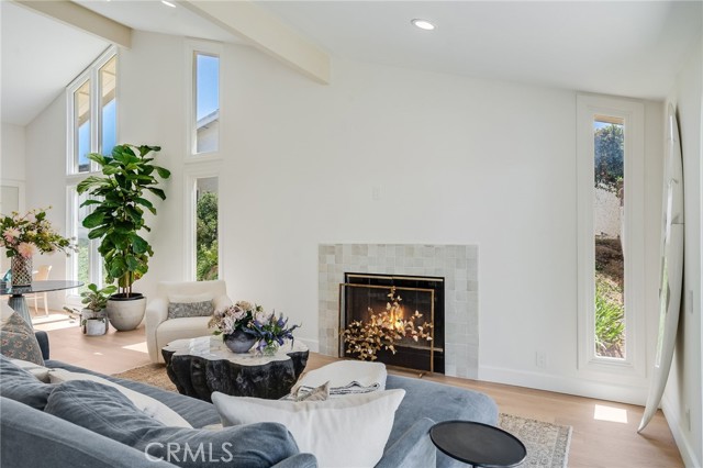 Detail Gallery Image 4 of 20 For 29 Beachcomber Dr, Corona Del Mar,  CA 92625 - 3 Beds | 2 Baths