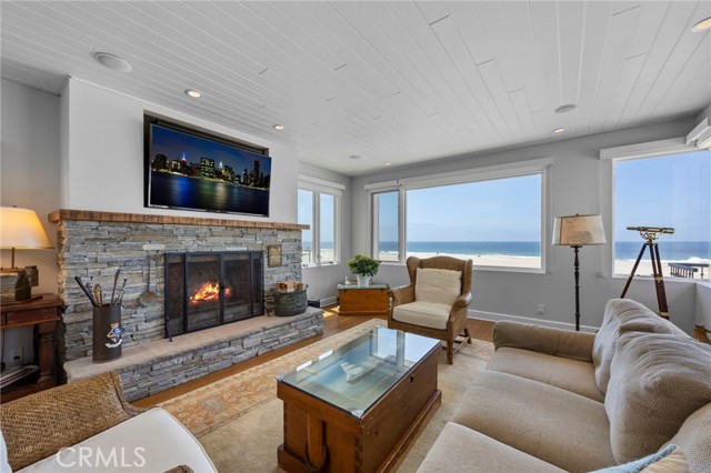 2326 The Strand, Hermosa Beach CA: https://media.crmls.org/medias/eeca77c1-16f2-4ca7-a0e6-d7252f737f46.jpg