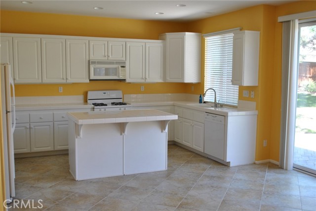 27520 Nellie Court, Temecula CA: https://media.crmls.org/medias/eecada9b-c957-47f0-9f52-4e356393b6d0.jpg