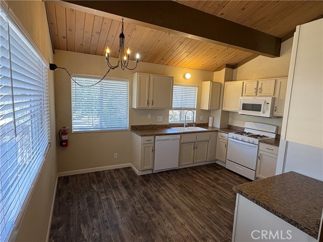 Detail Gallery Image 2 of 40 For 617 Arth Dr, Crestline,  CA 92325 - 3 Beds | 1/1 Baths