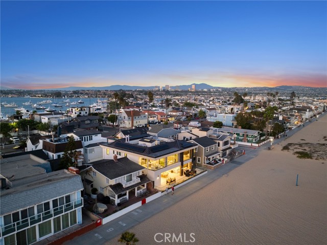 706 W Oceanfront, Newport Beach CA: https://media.crmls.org/medias/eecb2a1e-3fc1-4a70-b30d-12adbe471ffc.jpg