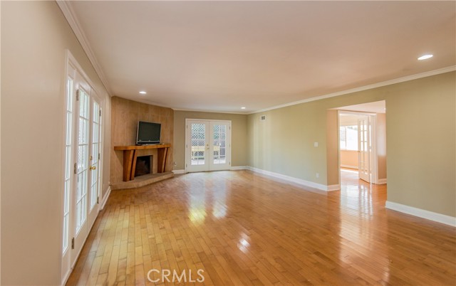 Detail Gallery Image 12 of 14 For 4602 Hurford Ter, Encino,  CA 91436 - 4 Beds | 3 Baths