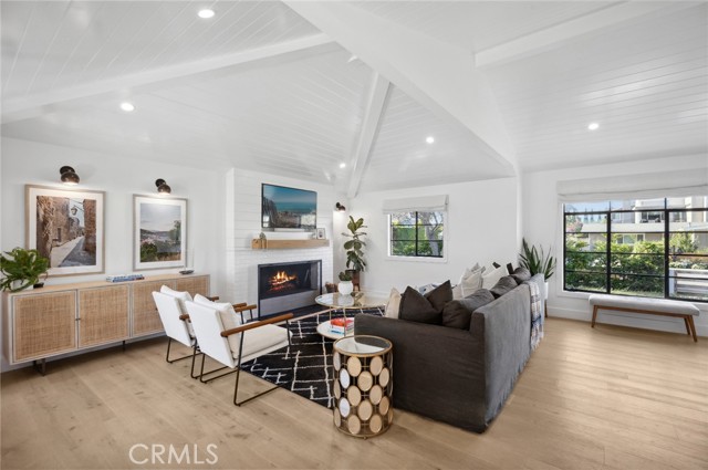 Detail Gallery Image 4 of 51 For 206 Del Mar Ave, Costa Mesa,  CA 92627 - 4 Beds | 2 Baths