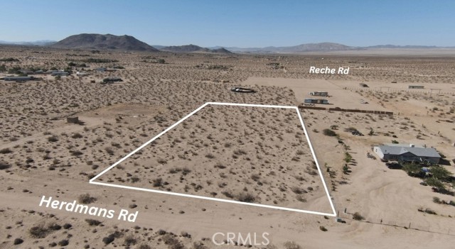60684 Herdmans Road, Landers CA: https://media.crmls.org/medias/eecbe8f5-3e4c-4460-81dc-6585e39245f7.jpg