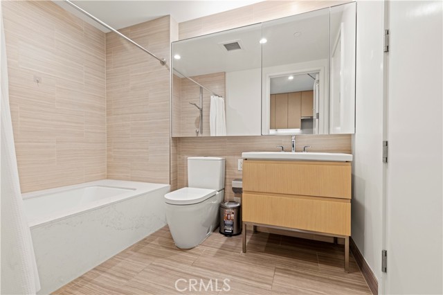 877 Francisco Street, Los Angeles CA: https://media.crmls.org/medias/eecc2d4c-19bd-4557-931a-0eac19314aae.jpg