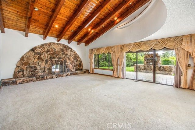 668 E Sunset N Drive, Redlands CA: https://media.crmls.org/medias/eecc7f82-bf19-4cca-aae7-306c5d40f391.jpg