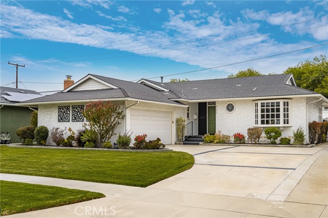 Detail Gallery Image 1 of 30 For 2102 Ostrom Ave, Long Beach,  CA 90815 - 3 Beds | 2 Baths