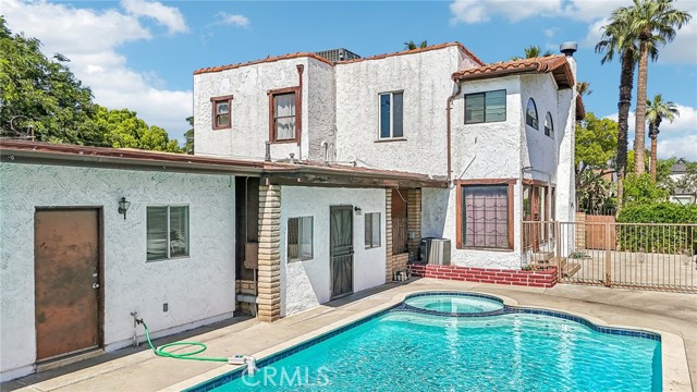 3098 N Arrowhead Avenue, San Bernardino CA: https://media.crmls.org/medias/eecd8de4-0051-425c-a5ad-a087543c5d7c.jpg