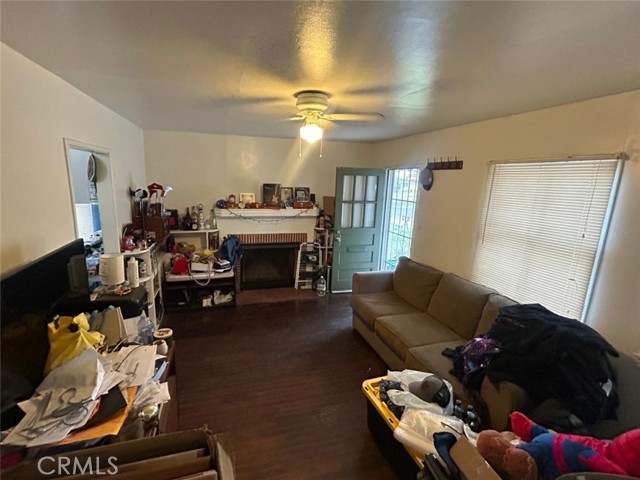 1176 Laurel Avenue, Pomona CA: https://media.crmls.org/medias/eecdc180-bdc2-4aca-8df9-5a2dd1370793.jpg