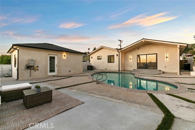 Detail Gallery Image 35 of 49 For 8321 Outland View, Sun Valley,  CA 91352 - 3 Beds | 4 Baths