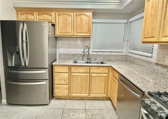 Detail Gallery Image 5 of 19 For 930 S Charlotte Ave a,  San Gabriel,  CA 91776 - 3 Beds | 3 Baths