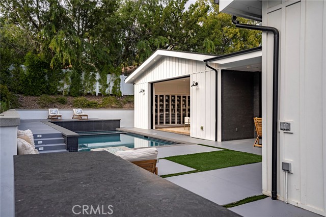 4635 Brewster Drive, Tarzana CA: https://media.crmls.org/medias/eecef2d8-85cc-4612-b7fb-6549cba83518.jpg