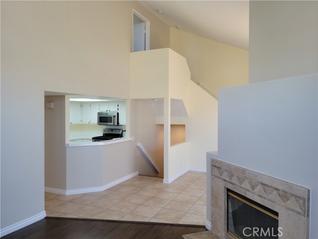 Detail Gallery Image 4 of 37 For 682 Azure Ln #1,  Corona,  CA 92879 - 3 Beds | 2 Baths