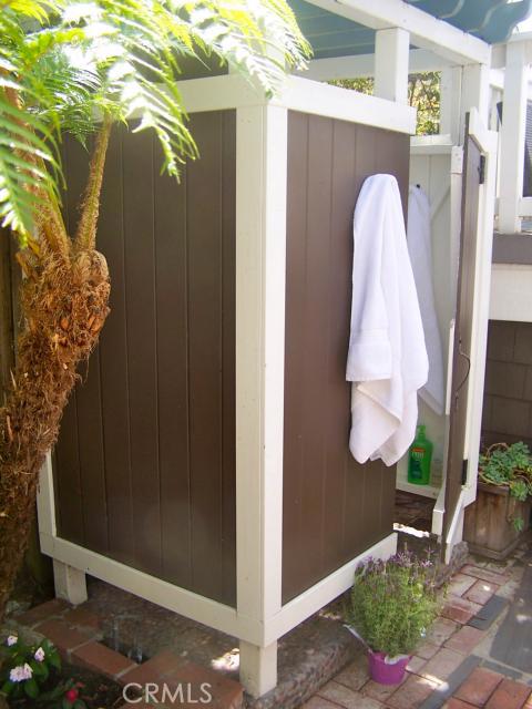 Conveniently Located.  Hot and Cold Water!