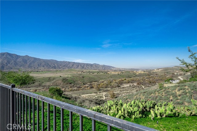 11298 Finders Court, Corona CA: https://media.crmls.org/medias/eed1389a-bdc3-45a8-a88f-3f1666f19356.jpg