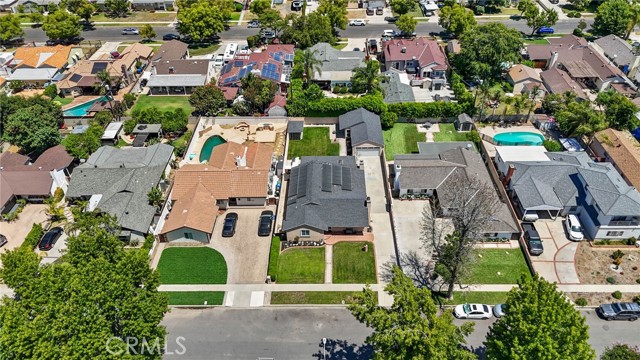 Image 31 of 33 For 15037 Hiawatha Street