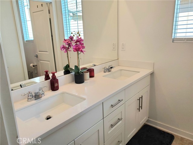 Detail Gallery Image 13 of 23 For 16229 Castello #6,  Fontana,  CA 92336 - 4 Beds | 2/1 Baths