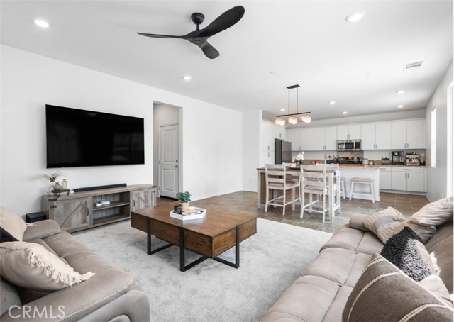 Detail Gallery Image 11 of 50 For 2502 Gunner Ridge Way, Rialto,  CA 92377 - 3 Beds | 2/1 Baths