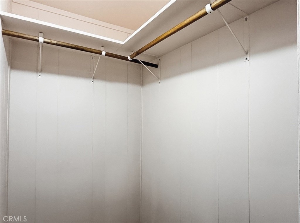 https://media.crmls.org/medias/eed2207d-a270-4f1a-8b04-299bf6b8f7d6.jpg?preset=X-Large