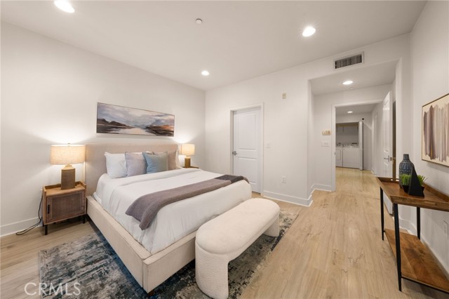 Detail Gallery Image 7 of 19 For 11115 Acama St #305,  Studio City,  CA 91602 - 3 Beds | 2/1 Baths