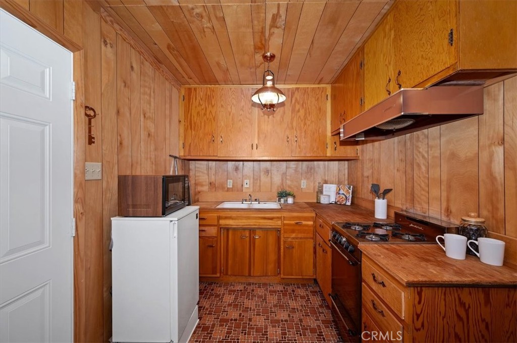 https://media.crmls.org/medias/eed26cd3-f51c-4016-abd3-597843d0fd7a.jpg?preset=X-Large