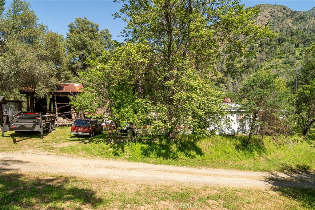 https://media.crmls.org/medias/eed2e3f2-db37-4041-a19e-32e83ae481cc.jpg?preset=X-Large