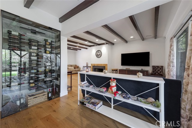 2528 N Orchard Drive, Burbank CA: https://media.crmls.org/medias/eed338a8-4fbc-4e36-bdbb-26a43655141d.jpg