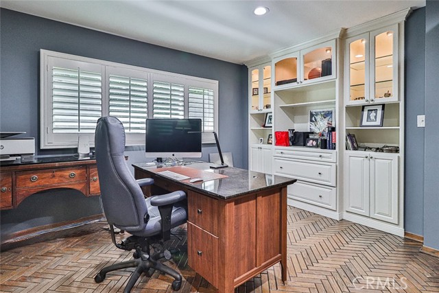 Detail Gallery Image 33 of 74 For 17141 Superior St, Northridge,  CA 91325 - 6 Beds | 4 Baths