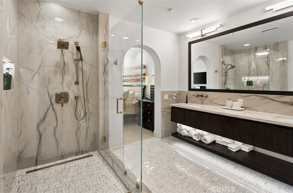 MLS #OC25243202 image #19