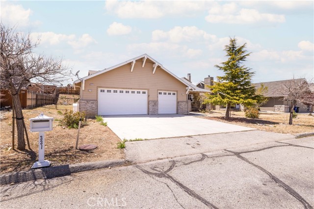 337 Pine Lane, Big Bear City CA: https://media.crmls.org/medias/eed4755f-4b8e-432a-b393-bcf888705360.jpg