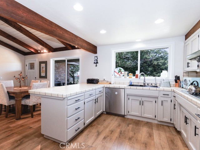7491 Kingsbury Road, Templeton CA: https://media.crmls.org/medias/eed56fa2-e771-4181-b8fb-5d75f15d4c4a.jpg